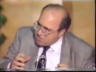 Uğur Mumcu anlatıyor bu adamı unutmayın bakın biraz dinlediğinizde adam zamanından 10-20 sene sonrasında olacakları g&ouml;r&uuml;yor