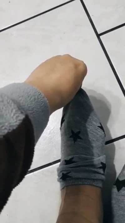 slomo of me removing one of my socks. Do you like it?