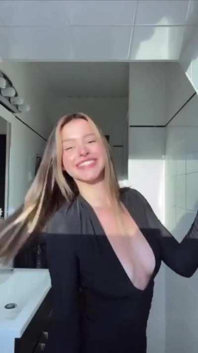 Deep V Top