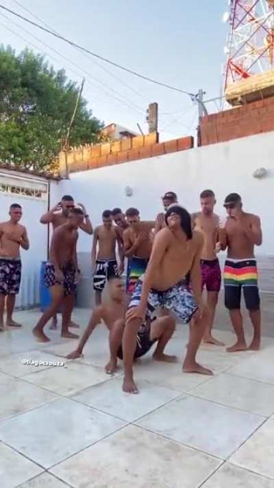 Reuni&atilde;o free fire s&oacute; para heteros