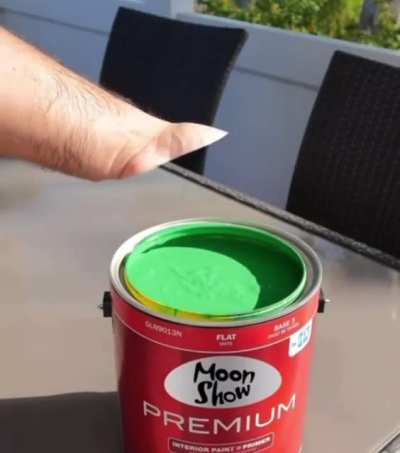 Liquid green screen