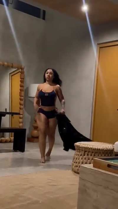 Ari big fat 🍑