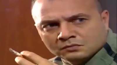 Dizideki en üzücü sahnelerden biridir. Adam ne güzel tatlı tatlı yiyordu boğazına dizdi yemeği şerefsiz Çakır