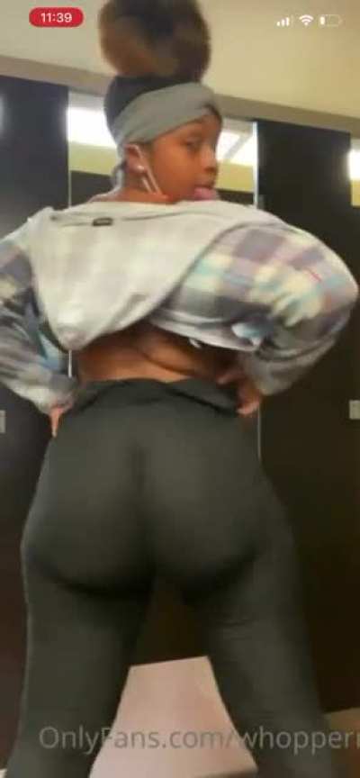 WM Nude Twerking