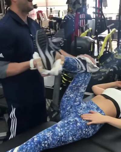 A flexible Kate Beckinsale