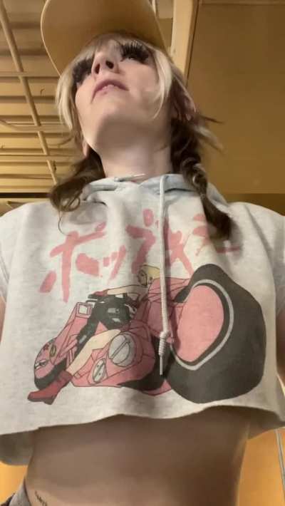 Flashing these lil tits at the gym <3