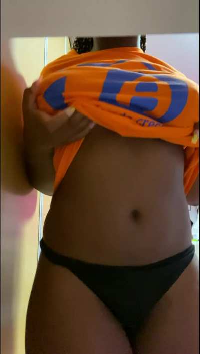 Did you expect them to be that big without this t-shirt? ;)
