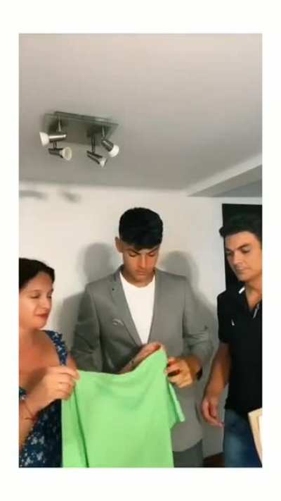 La sonrisa del tipo se parece a la del Bicho