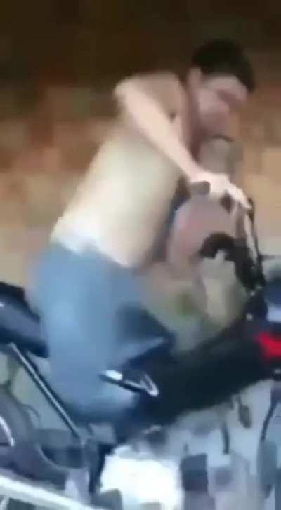 Mujhe aab protection chaiye twitter ke logo se (oye abh isko upvote karo yeh certified dank hai dank memes ko upvote toh karte nhi)
