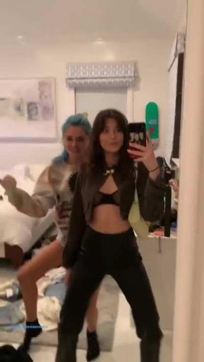 No pants party