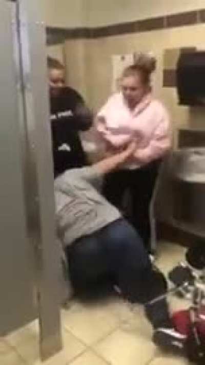 2 Girls Fight Girl In Wheelchair