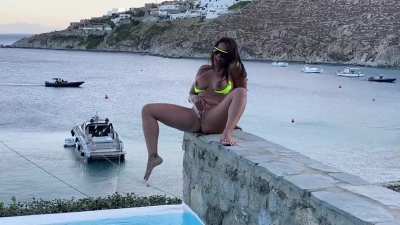 Luna Star: Poolside Fountain