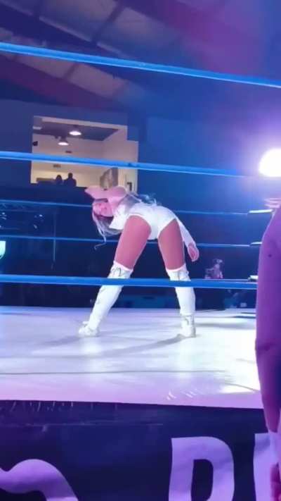 Mercedes Mon&eacute; spanking herself
