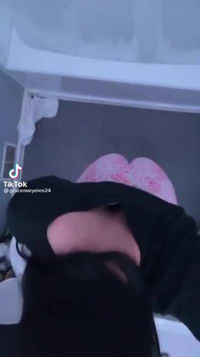 ⠀