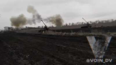ru pov: Russian 152mm 2S5 Giatsint-S self propelled artillery of the 5th army fires at Ukrainian positions