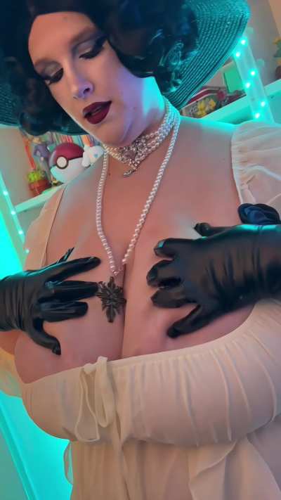 Lady D getting a good feel of her massive naturals (Nerdy Cinnamon)