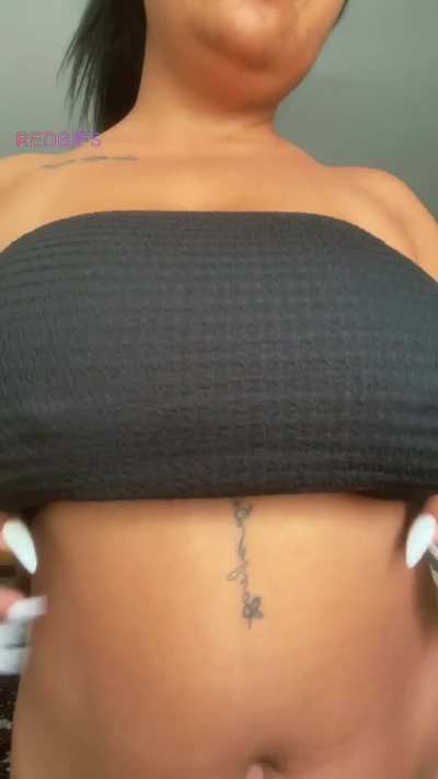 My tits are about to come out (drop)