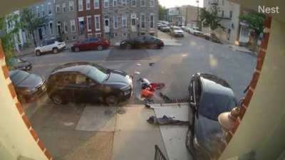 Woman tries to run over her boyfriend, fails, and gets laughed at