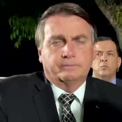 Ele est&aacute; triste