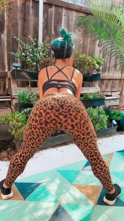 Hope your Sunday is asstastic 🍑
