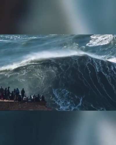 Monster waves captured at Nazar&eacute;, Portugal