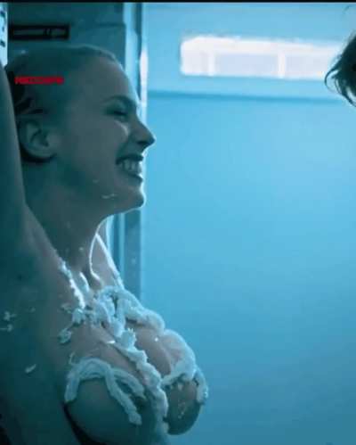 Aneta Krejc&iacute;kova-Lousy Bastards (2014)