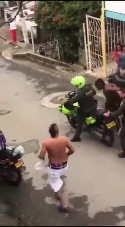 South American police had their priorities straight after arresting this thief xD