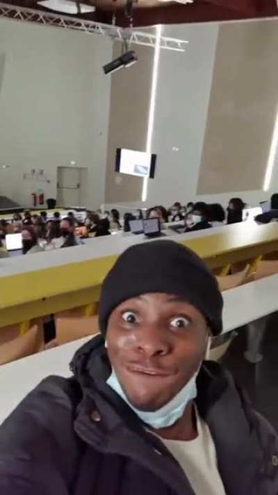 Let me disturb this class for my dumb Tiktok