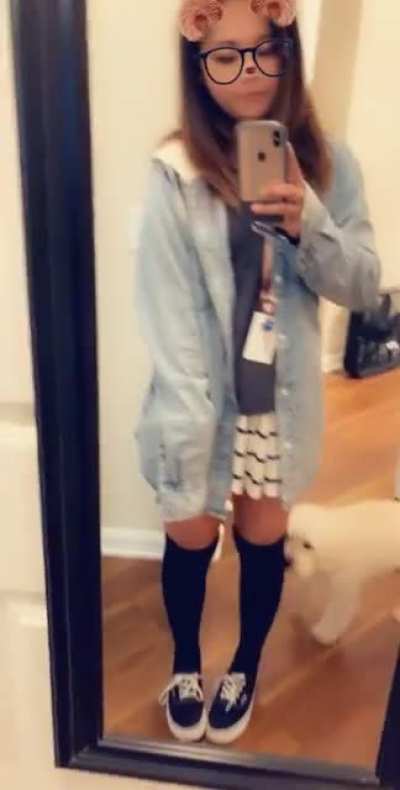 25F - I&rsquo;m in love with knee/thigh high socks lately 😇🥰