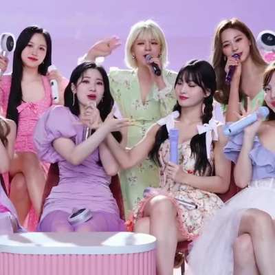 TWICE cheering