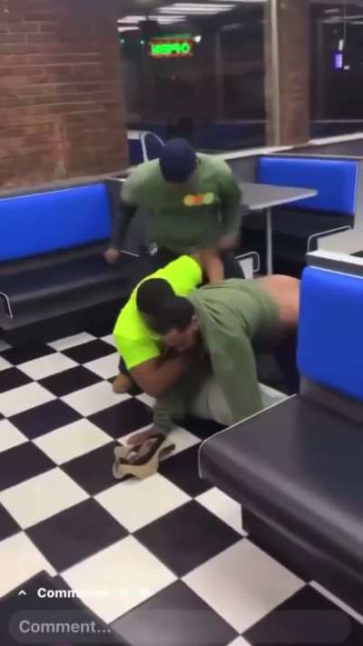 Diner fight 2 v 1