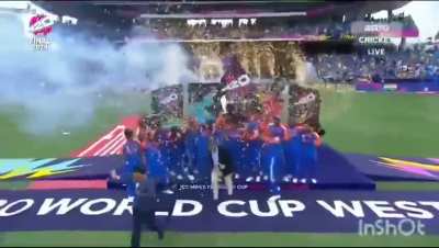The winning celebration by Rohit Sharma &amp;amp; Team India! World championss ❤️🇮🇳