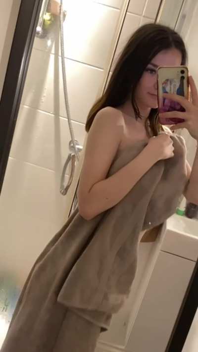 (F20) oopsie, i dropped something 😋