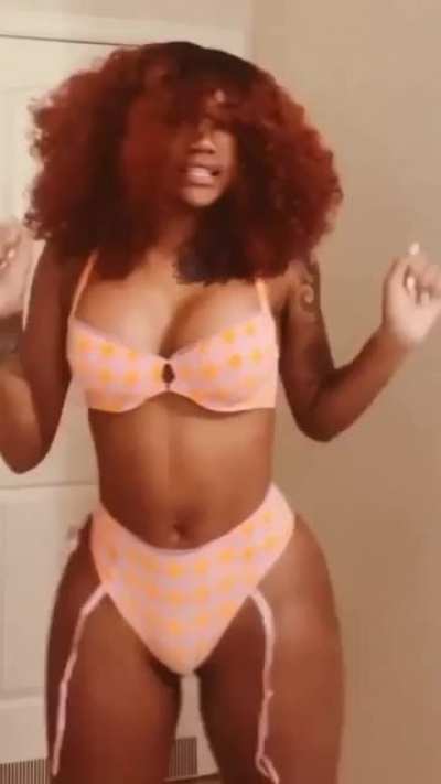 🍑🍒👙