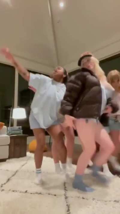 Billie Eilish in her new tiktok video