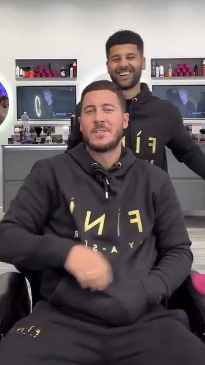 Barber pranks Eden Hazard with Spurs shirt
