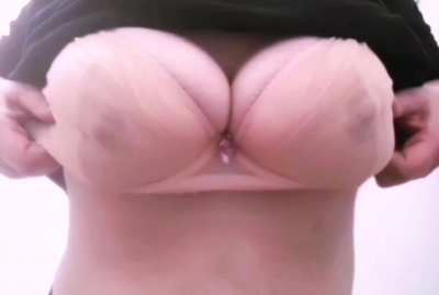 Flopping my Piggy tits