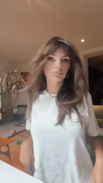 Emily Ratajkowski