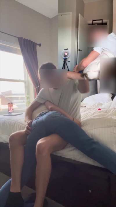 Hand to ass 
