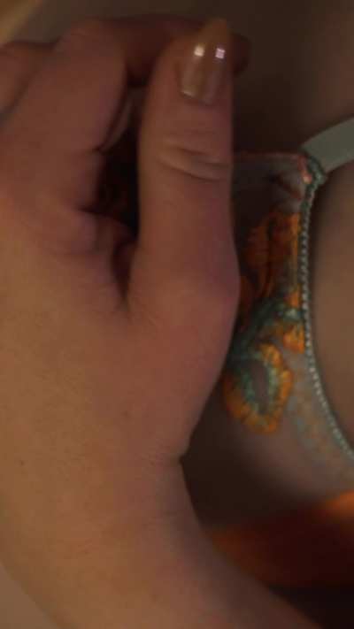 I noticed Reddit cuts the sound off redgifs. So go directly to redgifs for the sound I guess&hellip;