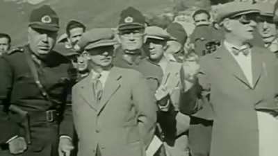Atam bakınca istemsizce hazır ola ge&ccedil;tim