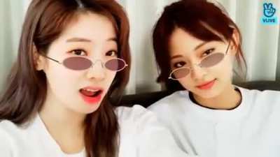 200618 - Dahyun and Tzuyu playing with a filter (ft. a lipbite)