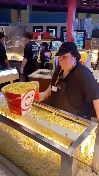 This guy knows how to serve popcorn. Thank you for your service o7