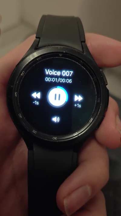 Microphone is making a weird crackeling sound?