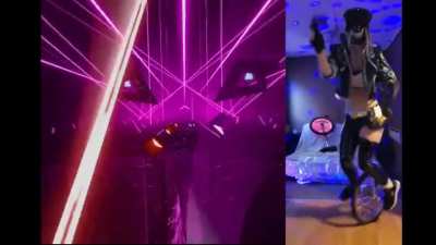 KDA Akali Cosplay on a Unicycle playing the LoL KDA song (ex+) on beatsaber (right in time for halloween)