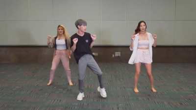 Fuslie looking extra hot in this video