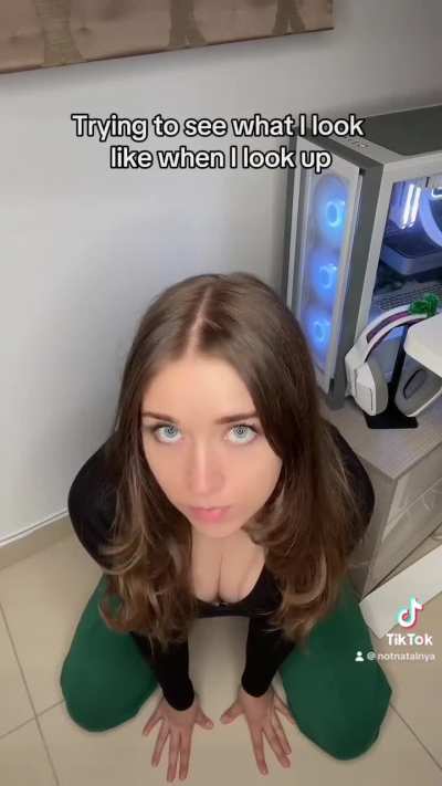 Eye contact >>