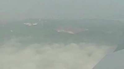 UFO Flyby Past Plane + Reaction of passenger