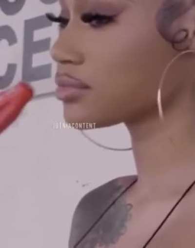 sexy big juicy lips and body🥵<wbr>🥵😩