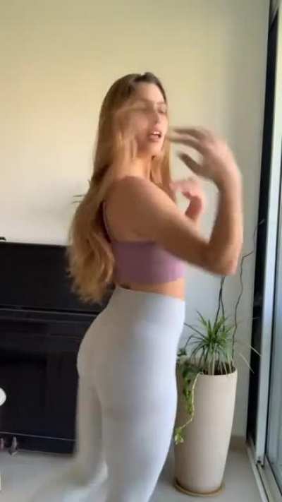 Thank god for white leggings :)